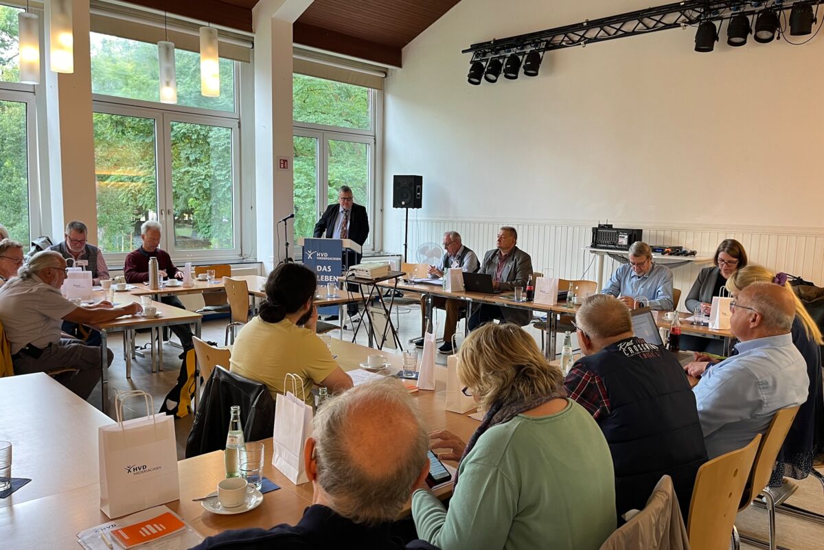 Mitglieder des HVD Niedersachsen bei der Landesversammlung 2024