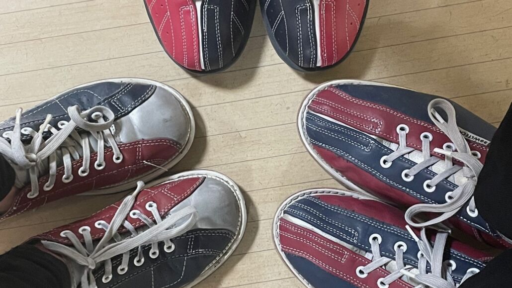 Bowling-Schuhe der Mitarbeiterinnen der Kita "Das große Krabbeln"